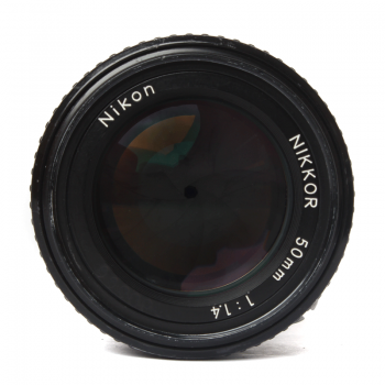 standardowy obiektyw 50 mm F/1.4 Nikon