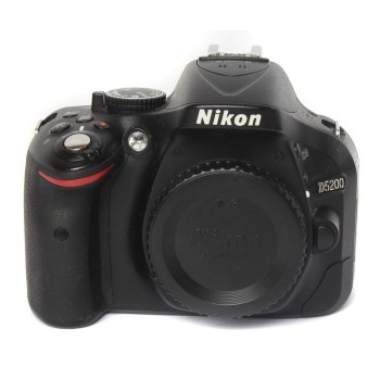 Lustrzanka cyfrowa Nikon D5200 używana
