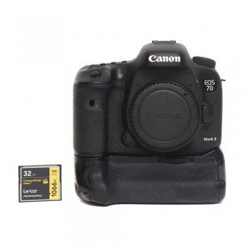 Canon 7D Mark II (71301 zdj.) + grip + karta 32GB