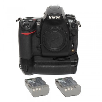 Nikon D700 (59650 zdj.) + MB-D10